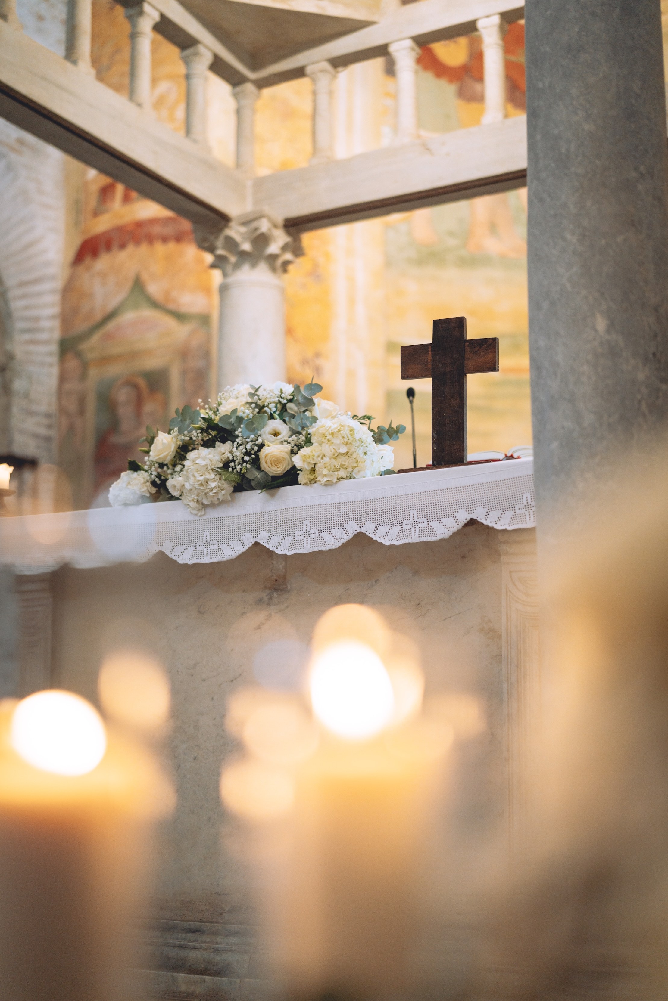 La cerimonia nella chiesa dell’Abbazia